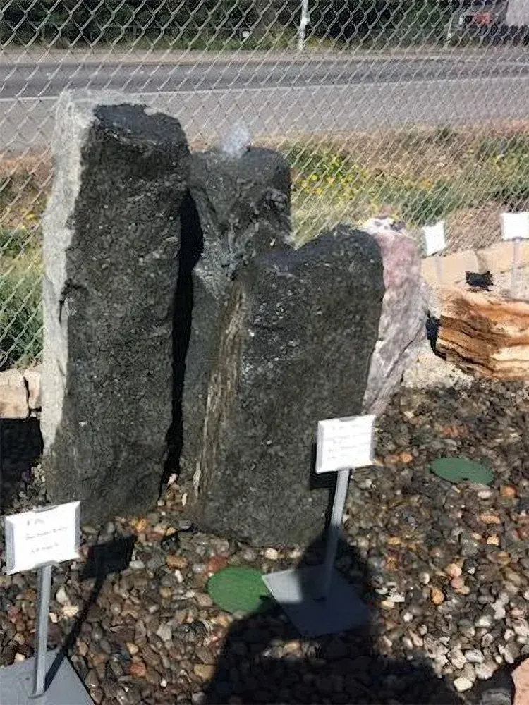 Basalt Column Bubbler landscape material